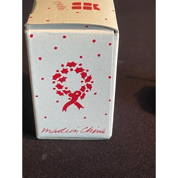 Vintage 4 sided Porcelain Christmas Bell 🔔 Lillian Vernon 1986 stocking wreath - Picture 12 of 15